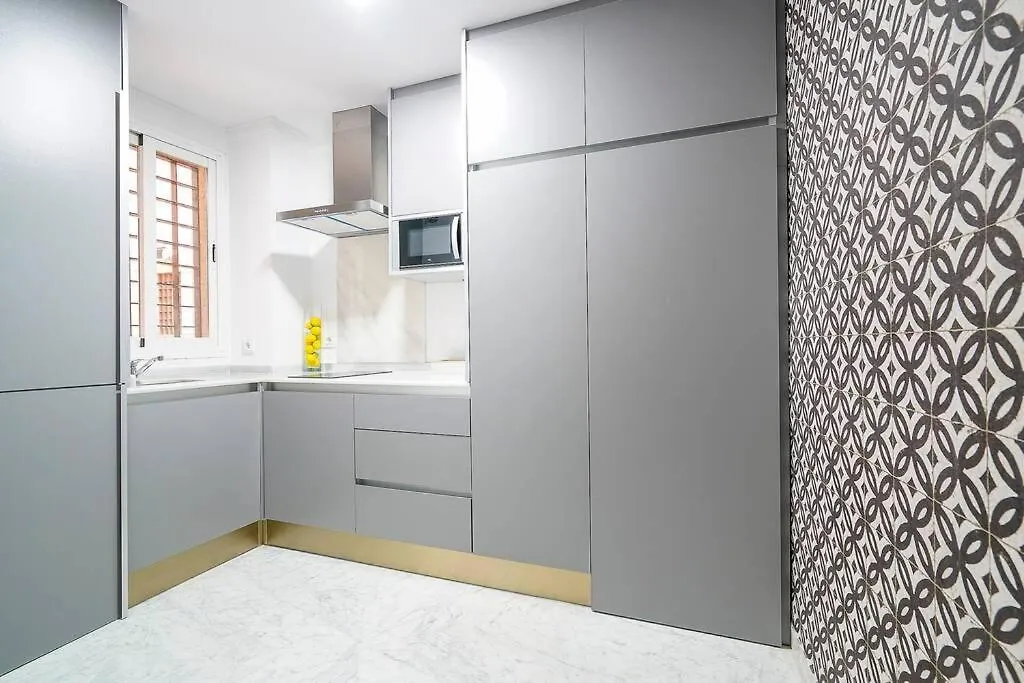 Lovely And Chic Apartment In The Heart Of Seville 0*,
